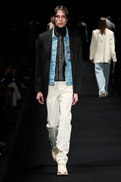 Look 28